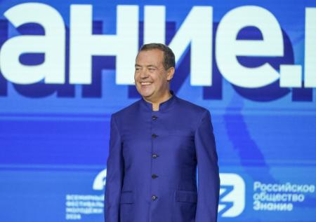 Медведев вспомнил свои фирменные цитаты