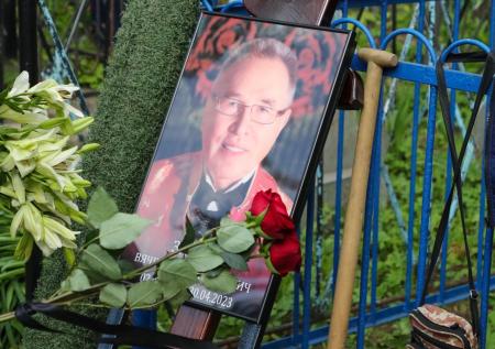 «Между помойкой и туалетом»: почему могила Зайцева не там, где он просил
