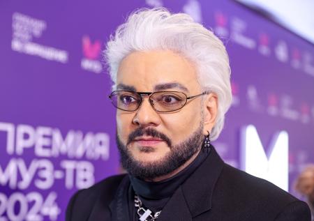 Сглаз Пугачевой, смерть отца, ожог на сцене: как живет Киркоров