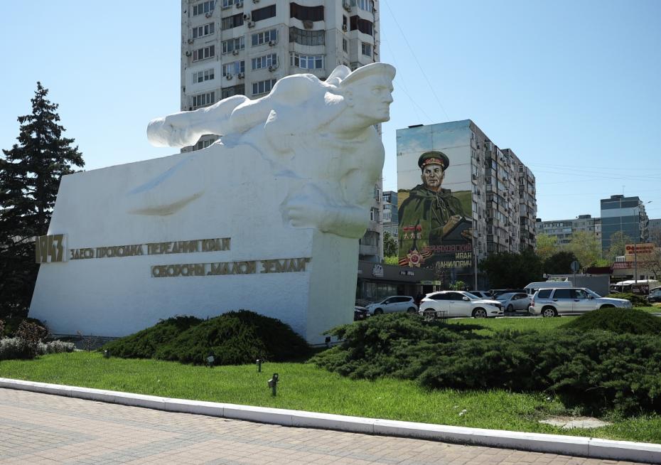 Памятник «Передний край обороны Малой Земли» в Новороссийске