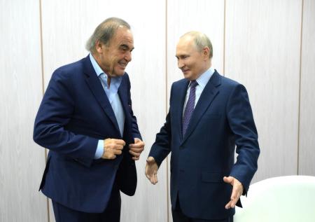 Опубликованы кадры встречи Путина и Стоуна