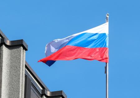 Минобороны показало кадры установки флага России над Новым в ДНР