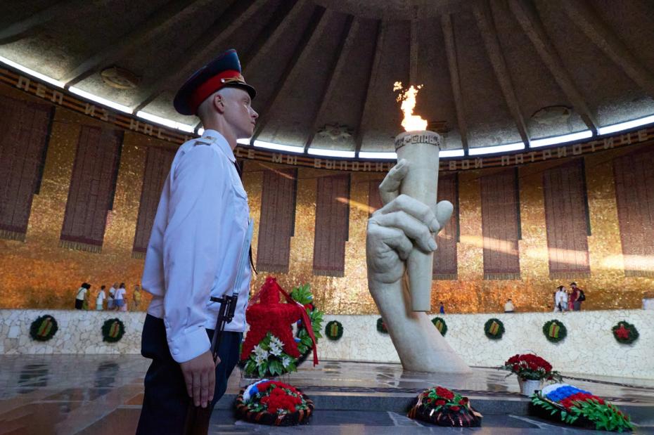 Вечный огонь в Зале воинской славы