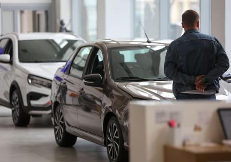 Стало известно, на какой срок хватит запасов новых автомобилей в России