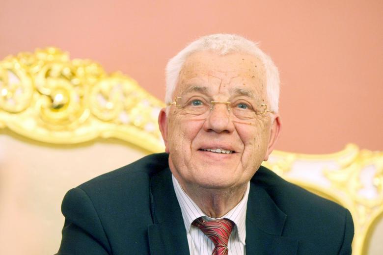 Раймонд Паулс