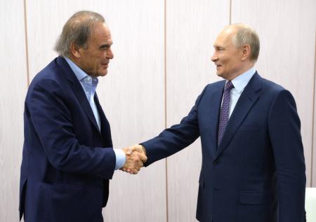 Путин проводит встречу с Оливером Стоуном