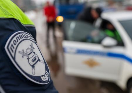 Появились фотографии новых номеров для полицейских машин в России