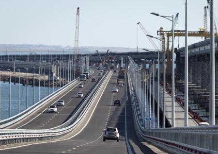 На Крымском мосту возобновили движение через 15 минут после приостановки