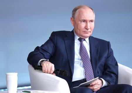 Юноша объяснил, почему отказался садиться во время разговора с Путиным