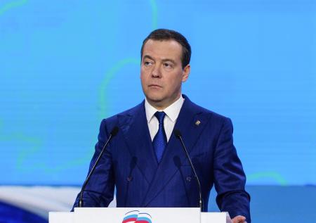 Медведев объяснил, какой должна быть миграционная политика в России