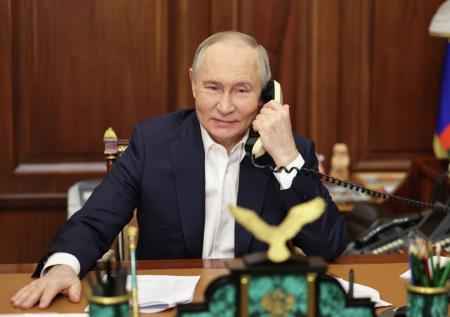 Путин побеседовал по телефону с президентом ОАЭ