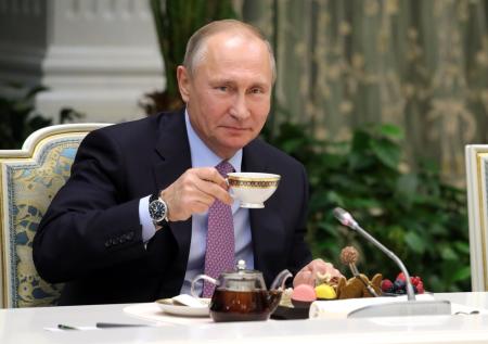 «Чем угостить?»: Путин показал, что у него в холодильнике