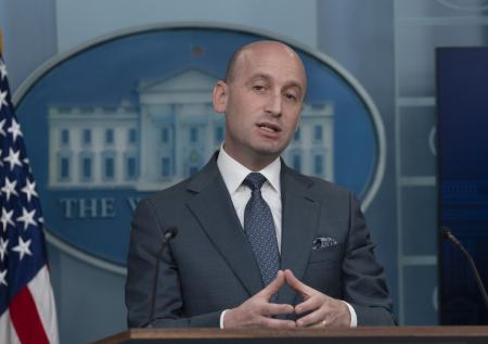 Влиятельный советник Трампа захотел занять место уволенного Уолтца