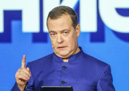 Медведев объяснил, почему правящие партии Германии ополчились на АдГ