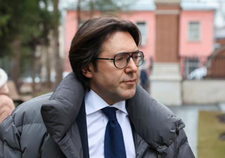 Депутат обратился к Малахову из-за букетов Киркорову за 1,5 млн рублей