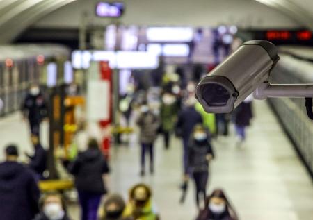 Петербурженка рухнула на рельсы в метро