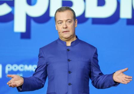«А кто ищет его гарантий?»: Медведев об угрозах Зеленского