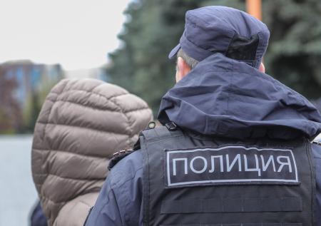 Обезумевший россиянин схватил ружье и стал стрелять по жене и детям