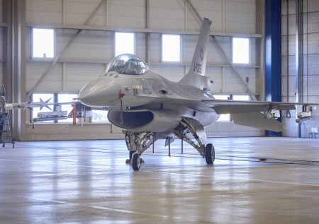 Беспилотники замечены рядом с авиабазой с истребителями F-16 и F-35 в Дании