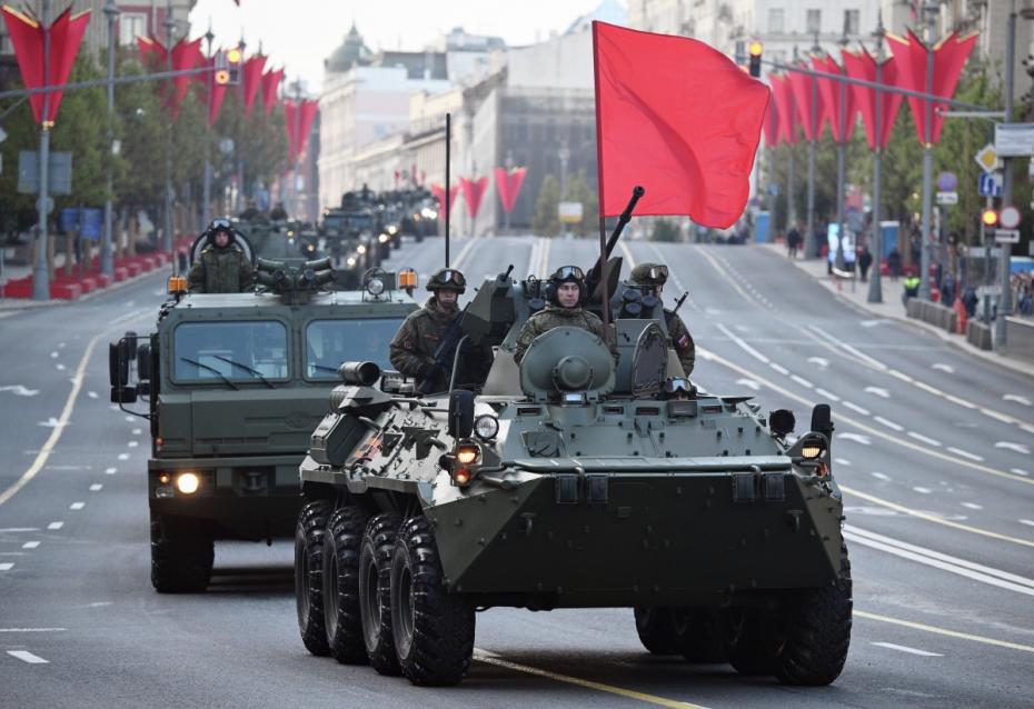 БТР-82А и самоходная артиллерийская установка «Мальва»