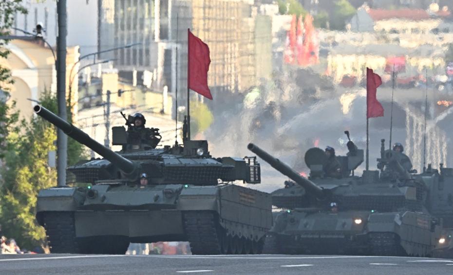 Танки Т-80 и Т-90М