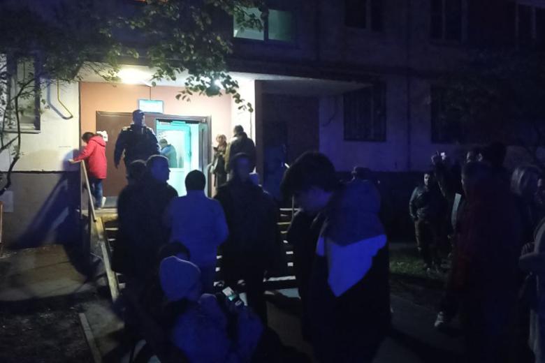 Пожар в многоэтажном доме по адресу: улица Генерала Тюленева, 39, в Москве