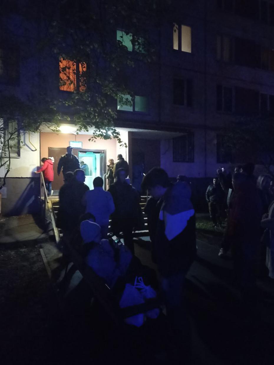 Пожар в многоэтажном доме по адресу: улица Генерала Тюленева, 39, в Москве