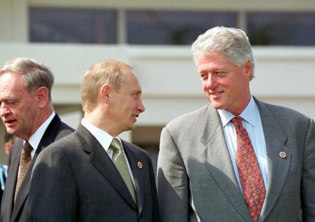 Путин показал место, где пил чай с Клинтоном и Си Цзиньпином