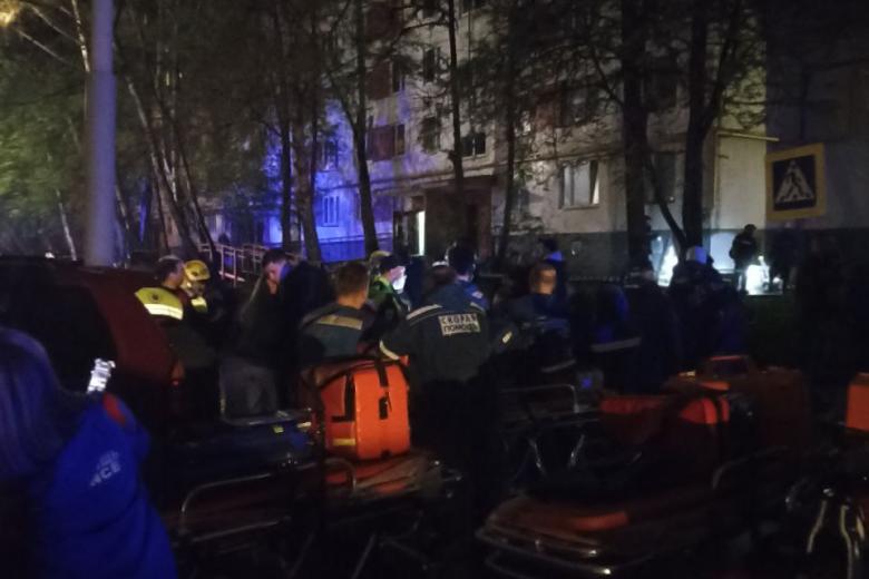 Пожар в многоэтажном доме по адресу: улица Генерала Тюленева, 39, в Москве