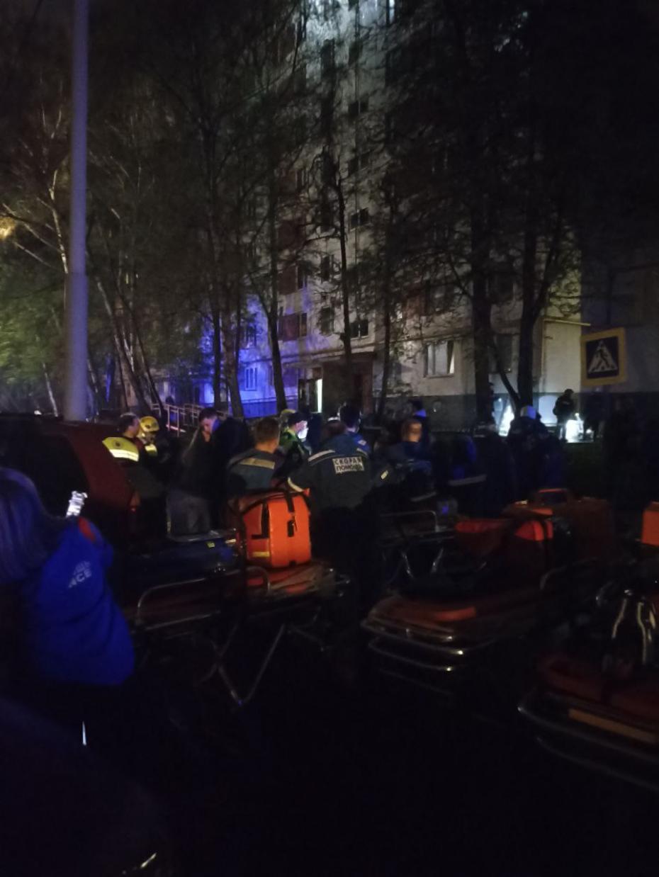 Пожар в многоэтажном доме по адресу: улица Генерала Тюленева, 39, в Москве