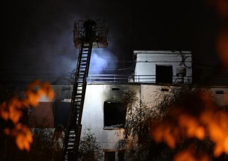 Двое погибших, взрыв, люди в окне: кадры с места пожара в Москве