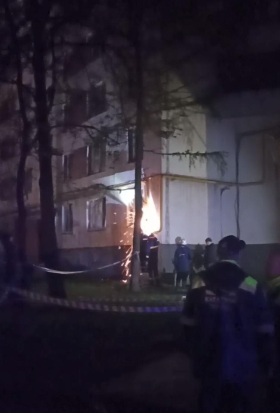 Пожар в многоэтажном доме по адресу: улица Генерала Тюленева, 39, в Москве