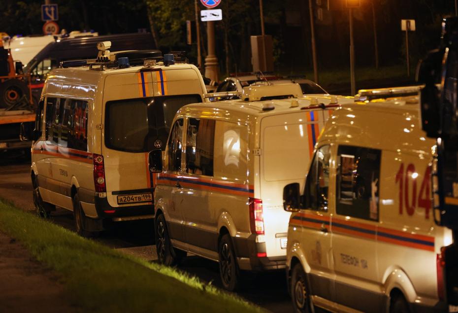 Спецслужбы  у дома  по адресу: ул. Генерала Тюленева, д. 39, в Москве