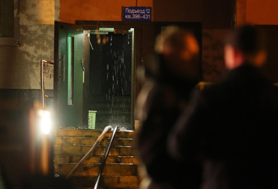 Подьезд в многоэтажном доме по адресу улица Генерала Тюленева, 39 в Москве. По предварительным данным, пожар произошел в результате взрыва газа на девятом этаже дома, разрушены перекрытия
