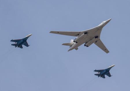 Репетиция воздушной части парада Победы в Москве попала на видео