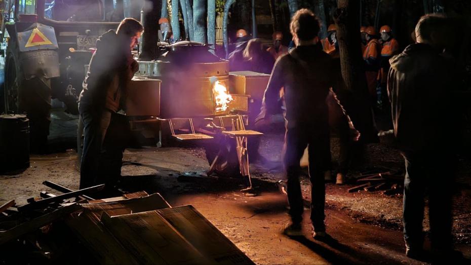 Полевая кухня около дома, где произошел взрыв газа в Москве