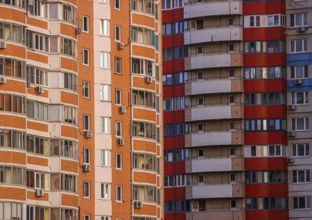 Пьянство, драки: как живут мигранты из Костромы, которым подарили квартиру