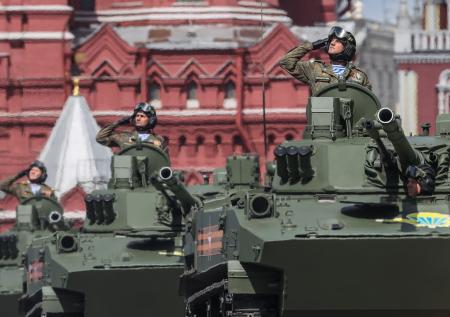 Россия пригласила посла США на парад Победы