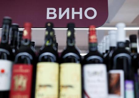 Губернатор обвинил алкомагазины в желании россиян выпить