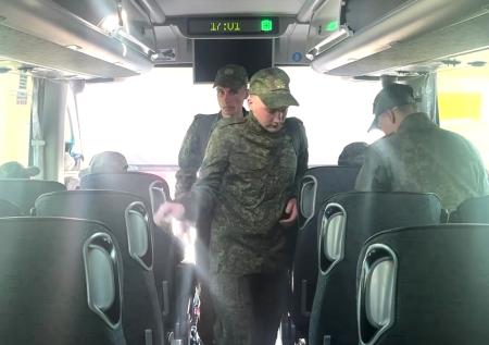 Минобороны показало на видео возвращенных из плена бойцов ВС России