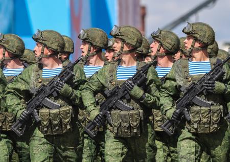 Стало известно о гибели маршировавшего по Красной площади бойца СВО