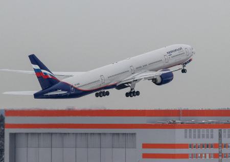 Почти все аэропорты Москвы приостановили прием и отправку самолетов