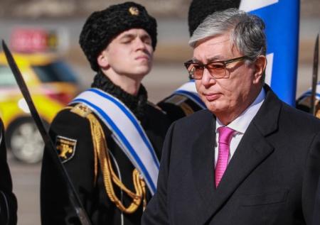 В России рассекретили военные подвиги отца президента Казахстана