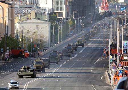 В центре Москвы замечена колонна военной техники