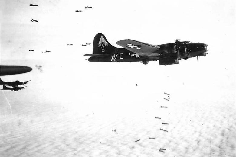 Американские тяжелые бомбардировщики B-24 времен Второй мировой войны