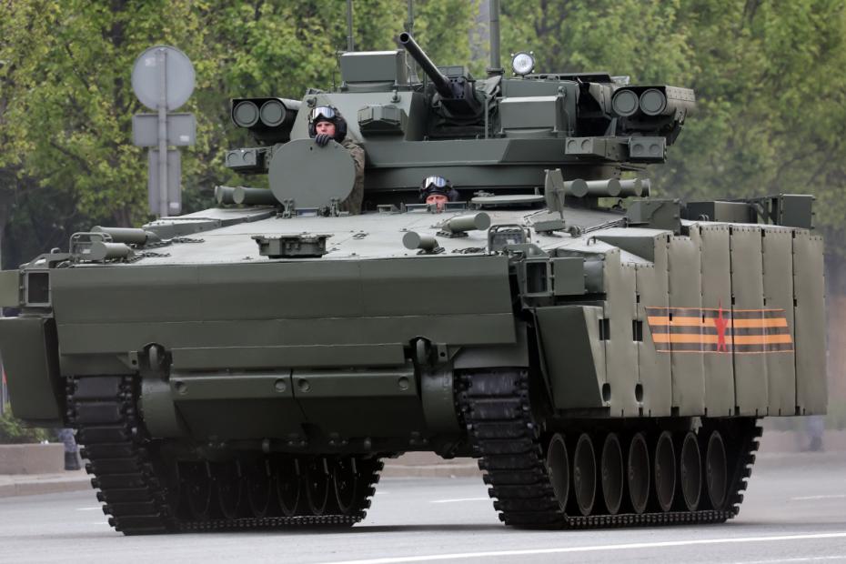 Боевая машина пехоты (БМП) на гусеничной платформе «Курганец-25» с боевым модулем «Эпоха‭» на генеральной репетиции парада в честь 80-й годовщины победы в Великой Отечественной войне