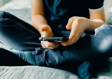 «Подружка» из Telegram уговорила школьника на побег с сейфом