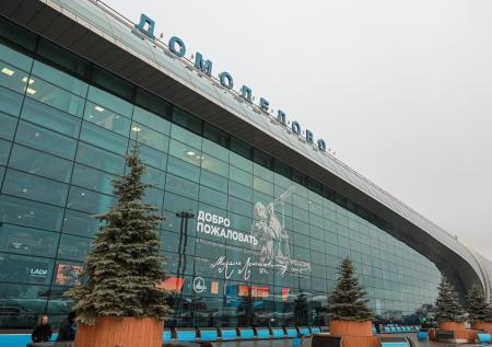 Юные чирлидеры сутки провели на полу в Домодедово из-за задержки рейса