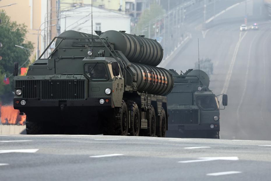 Зенитно-ракетный комплекс С-400 на генеральной репетиции парада в Москве в честь 80-й годовщины победы в Великой Отечественной войне