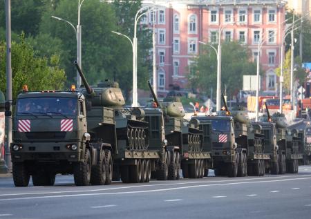 Охраняющие парад Победы силовики получили особое поручение от начальства